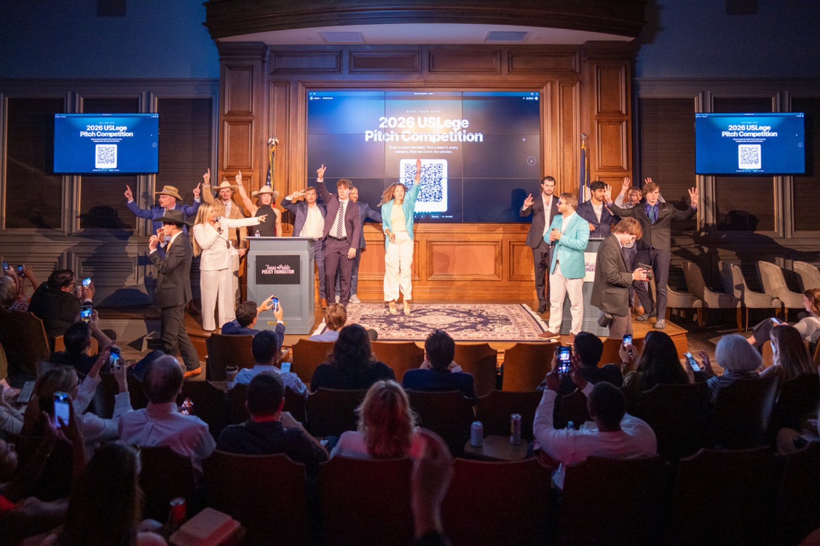 Escenario y público completo en la Competencia de Presentaciones USLege 2026