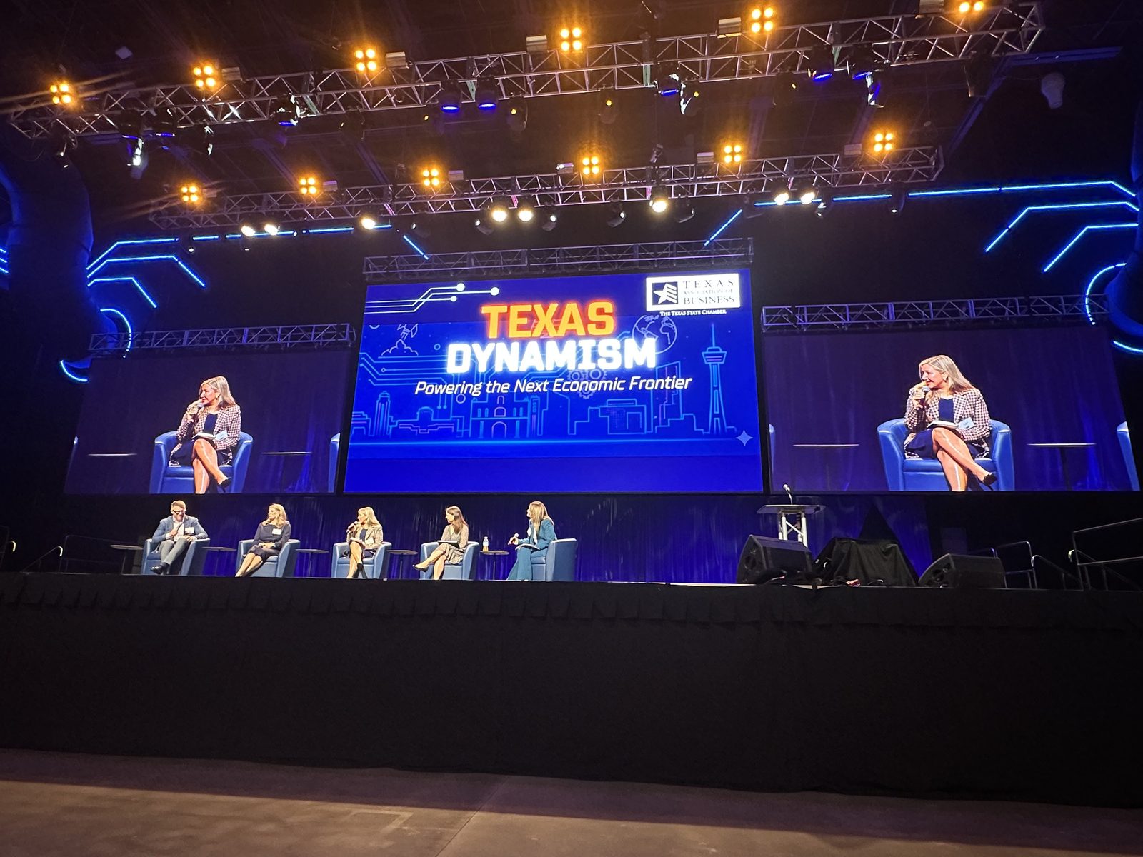 Wide shot of the Texas Dynamism main stage with Laura Davis speaking on screen